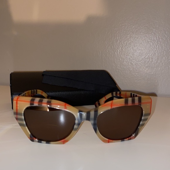 Butterfly Cat Eye in Vintage Check & Brown - Picture 7 of 11